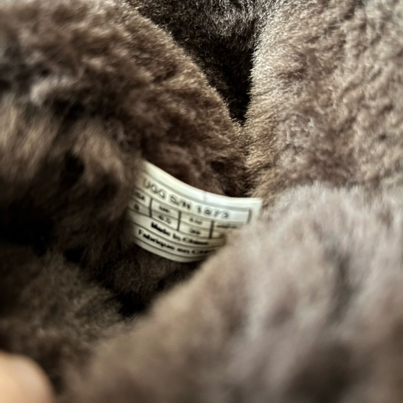 UGG Bailey Button - Picture 9 of 9